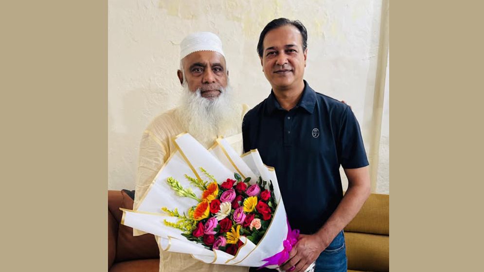 মনিরুল হক চৌধুরীর পক্ষে গায়ক আসিফের পোস্ট