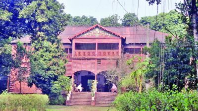 ইতিহাসের জীবন্ত স্মারক চাঁদ মিয়ার বাড়ি