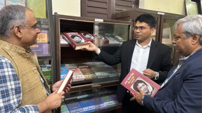 কলকাতায় বাংলাদেশ উপহাইকমিশনের লাইব্রেরিতে খালেদা জিয়ার বই