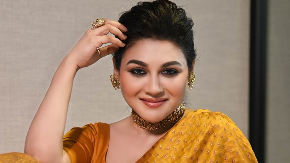 মোবাইল ফোন ব্যবহার নিয়ে যে পরামর্শ দিলেন জয়া