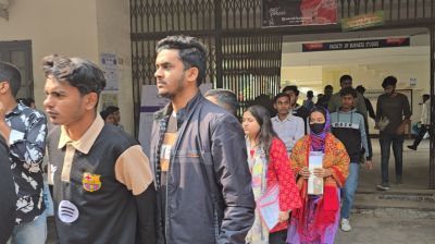 রাবির ‘বি’ ইউনিটের পরীক্ষা শুরু, আসনপ্রতি লড়ছেন ৫৩ ভর্তিচ্ছু