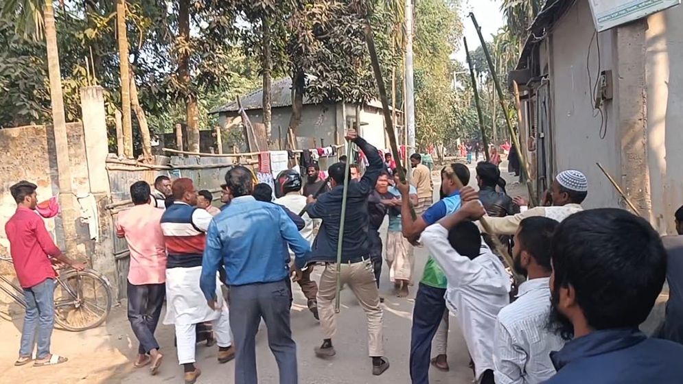 গণসংযোগ নিয়ে জামায়াত-বিএনপি সংঘর্ষ, আহত ১০