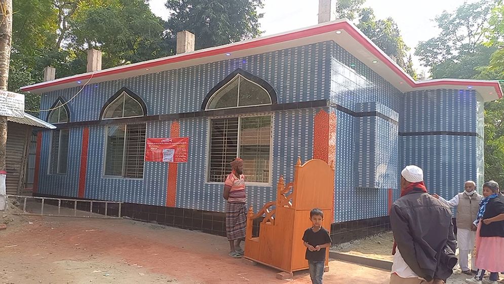 জীবিত ব্যক্তিকে ‘মৃত’ দেখিয়ে জমি দখল, মসজিদ নির্মাণ