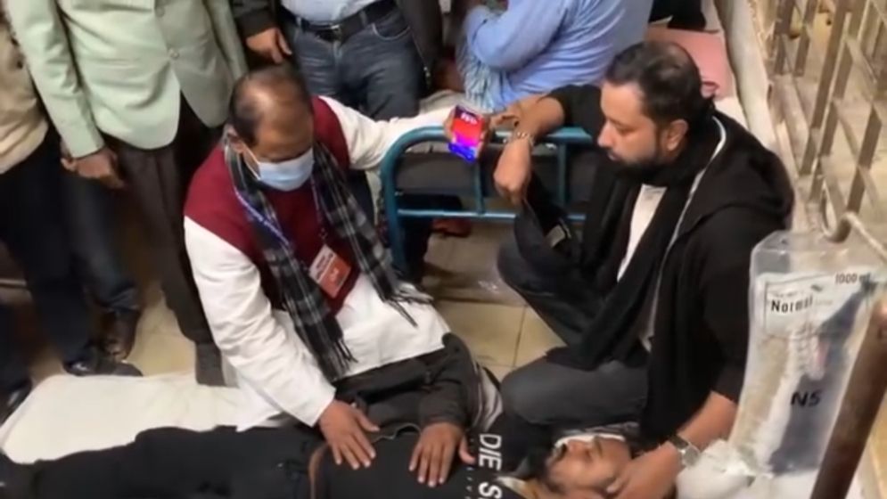 নির্বাচনি প্রচারে বাধা দেওয়ায় বিএনপি-জামায়াত নেতাকর্মীদের সংঘর্ষ