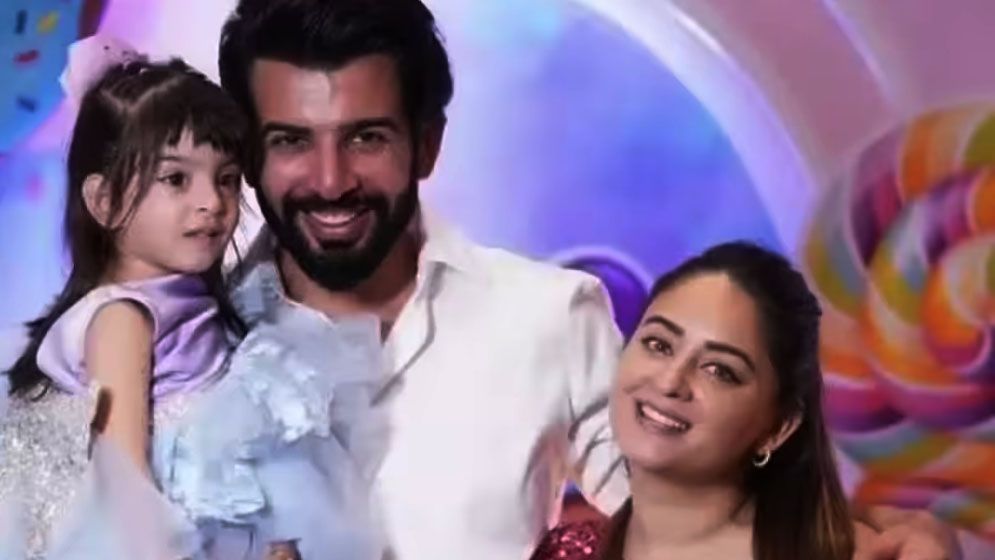 বিয়ে বিচ্ছেদের পর মেয়েকে খুশি করতে যে সিদ্ধান্ত অভিনেত্রী মাহীর