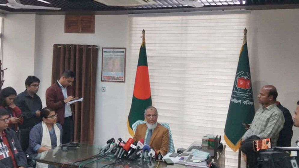 নির্বাচনে দায়িত্বে থাকা কর্মকর্তারা গণভোটের পক্ষে–বিপক্ষে যাবেন না