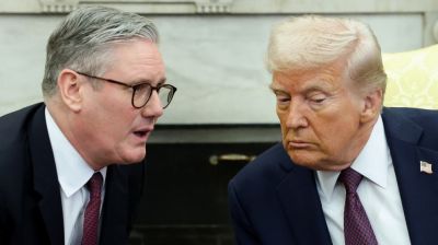 ট্রাম্পের হুঙ্কার উপেক্ষা করে বেইজিংয়ের পথে ব্রিটিশ প্রধানমন্ত্রী