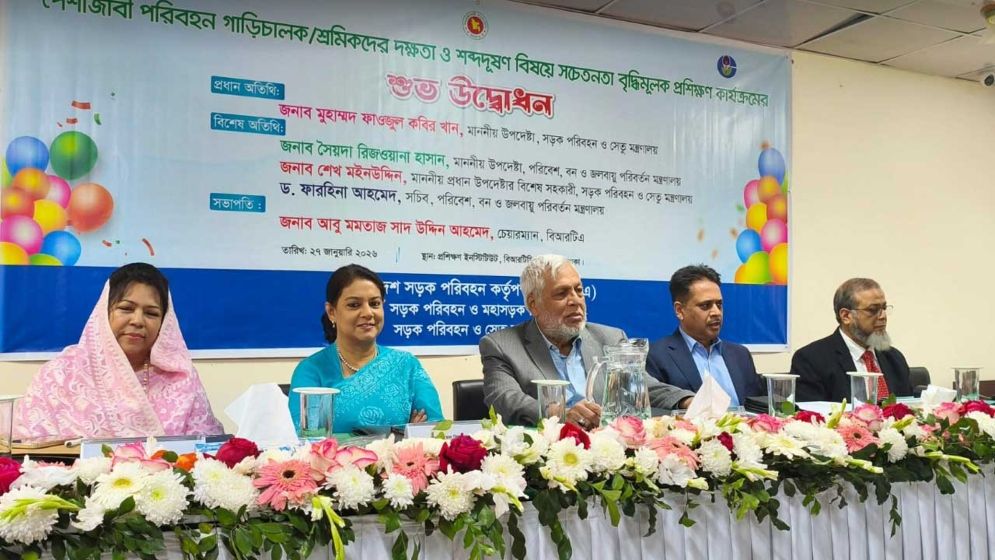 বিআরটিসির সব বাস থেকে কালো ধোঁয়া বের হয়: পরিবেশ উপদেষ্টা