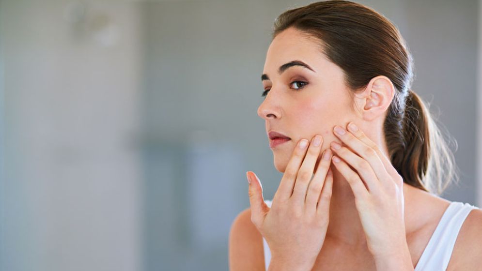 ত্বক তৈলাক্ত হোক কিংবা স্পর্শকাতর— মুখের জেল্লা ফেরাবে যে উপাদান