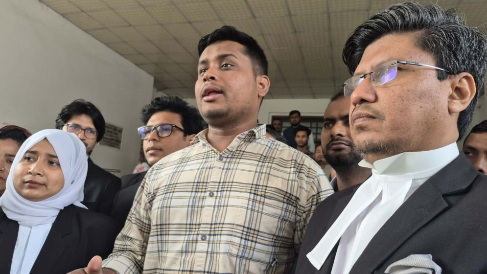 মুন্সীর প্রার্থিতা বাতিল ব্যাংক ডাকাত ও ঋণখেলাপিদের জন্য একটি বার্তা: হাসনাত