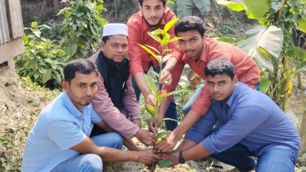 কালকিনিতে যুগান্তর স্বজন সমাবেশের বৃক্ষরোপণ