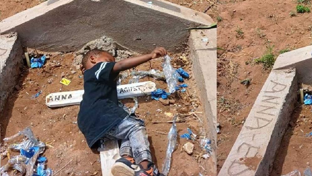 মায়ের কবরে শুয়ে ছিল শিশু!