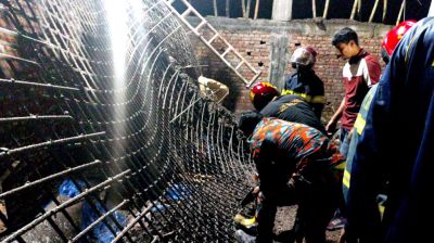 নির্মাণাধীন ছাদ ধসে শ্রমিকের মৃত্যু, আহত ২