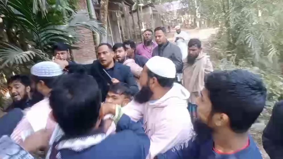 নির্বাচনি প্রচারণা নিয়ে বিএন‌পি-জামায়া‌তের মারামা‌রি, আহত ৬