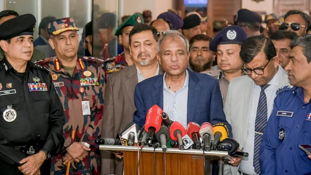 নির্বাচনে সংশ্লিষ্টদের সততা ও নিষ্ঠার সঙ্গে দায়িত্ব পালনের নির্দেশ স্বরাষ্ট্র উপদেষ্টার