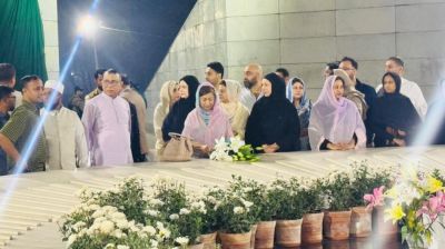 শবেবরাতে জিয়াউর রহমান ও খালেদা জিয়ার কবর জিয়ারত করলেন পরিবারের সদস্যরা