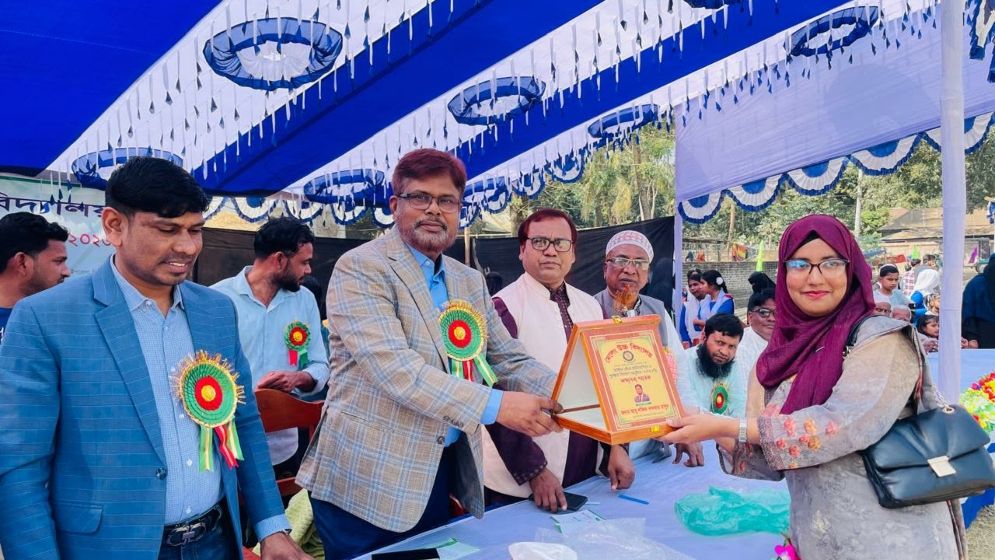 নবাবগঞ্জের মেলেং উচ্চ বিদ্যালয়ে কৃতীশিক্ষার্থী সংবর্ধনা অনুষ্ঠিত