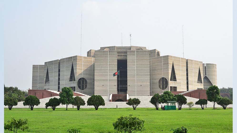 কার কাছে শপথ নেবেন নতুন এমপিরা, জানালেন আইন উপদেষ্টা