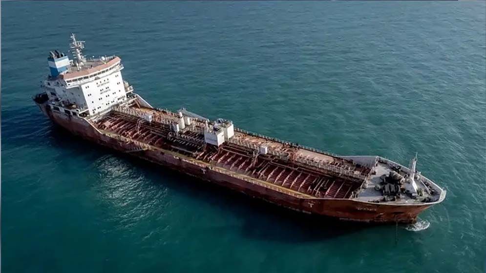 বিদেশি ক্রুসহ দুটি তেল ট্যাঙ্কার জব্দ করল ইরান