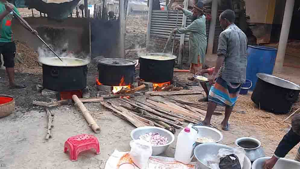 পথসভার কর্মীদের খিচুড়ি খাওয়ানোর আয়োজন, বিএনপি প্রার্থীকে শোকজ