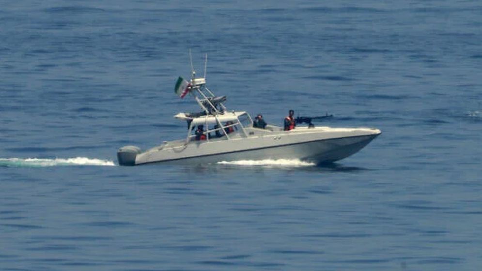 গালফ জলসীমায় বিদেশি ক্রু সম্বলিত তেল ট্যাঙ্কার আটক