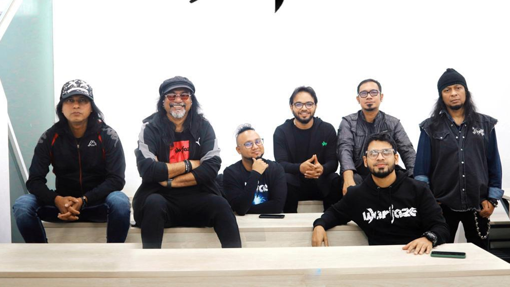 একুশে পদক পাচ্ছে ব্যান্ড ওয়ারফেজ, আবেগাপ্লুত হয়ে যা বললেন দলনেতা টিপু