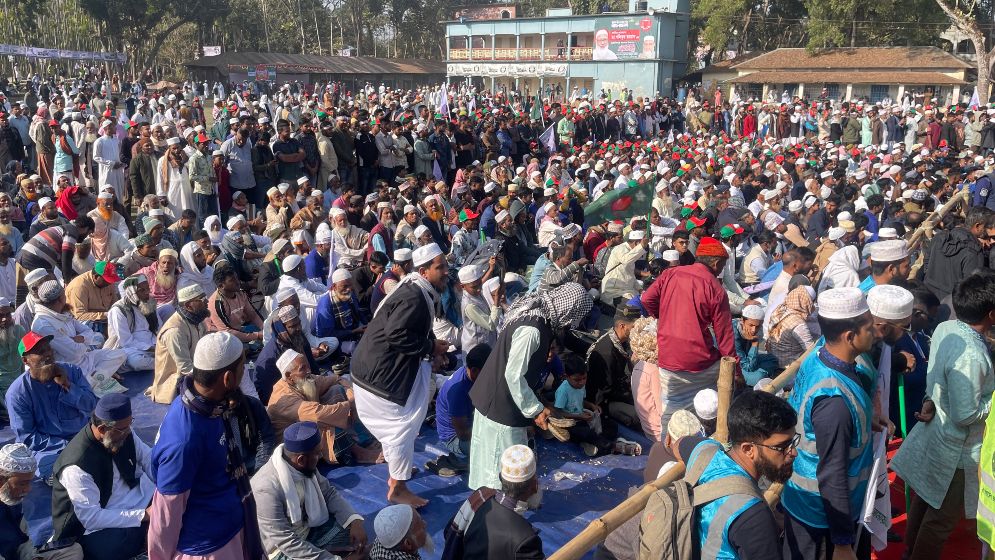 বরিশালে জামায়াতের জনসভায় মানুষের ঢল