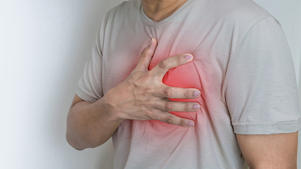 বুকে ব্যথা হলে যে টেস্টগুলো করা জরুরি