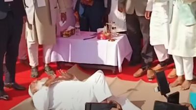 মঞ্চে শীতল পাটি পেয়ে শুয়ে পড়লেন জামায়াত আমির