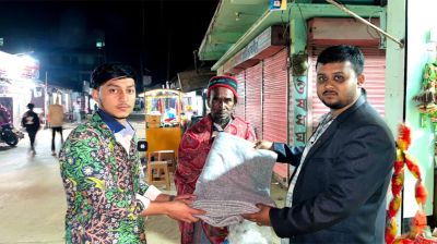 রায়পুরায় শীতার্তদের মাঝে কম্বল বিতরণ