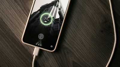 স্মার্টফোনের চার্জ দ্রুত শেষ হওয়া ঠেকাতে জানুন ‘২০–৮০’ ফর্মুলা