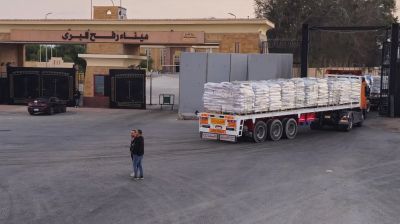 ইসরাইলের বাধায় গাজায় মানবিক বিপর্যয়,  প্রতিবেশী দেশে আটকে জাতিসংঘের ত্রাণ