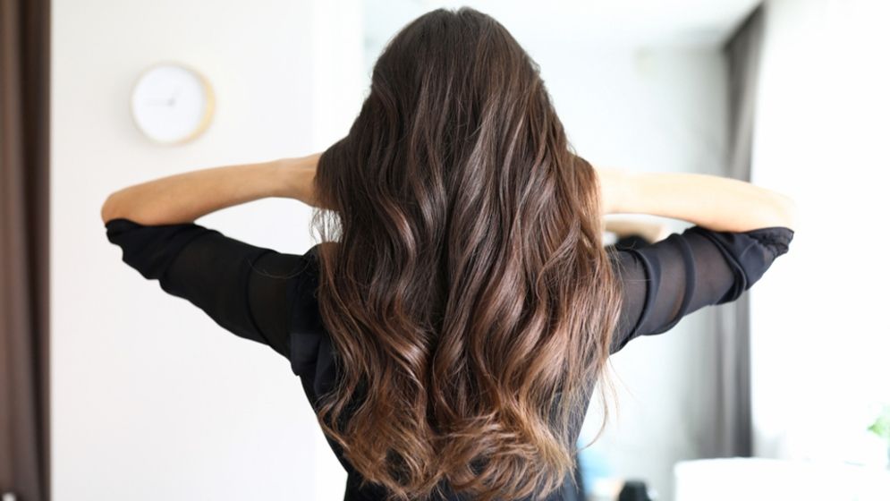 তেল-শ্যাম্পু নয়, লম্বা চুল পেতে নিতে পারেন এই ৪ উপাদান