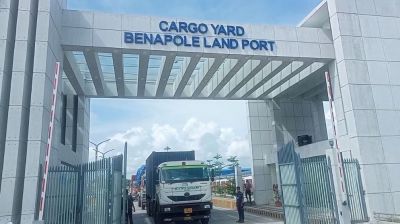 ইতিহাসের প্রথমবারের মতো বেনাপোল–পেট্রাপোল স্থলবন্দর বন্ধ