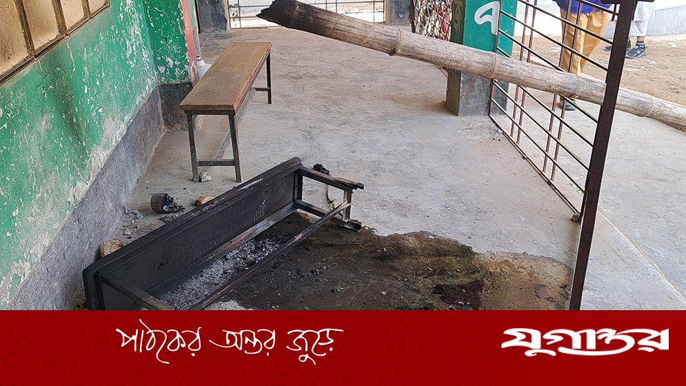 নেত্রকোনার চারটি ভোটকেন্দ্রে আগুন: দুর্বৃত্তদের হামলায় আতঙ্ক