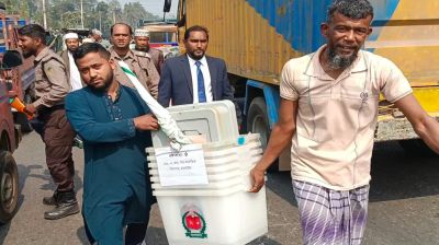 ভোটকেন্দ্রে যাচ্ছে নির্বাচনি সামগ্রী