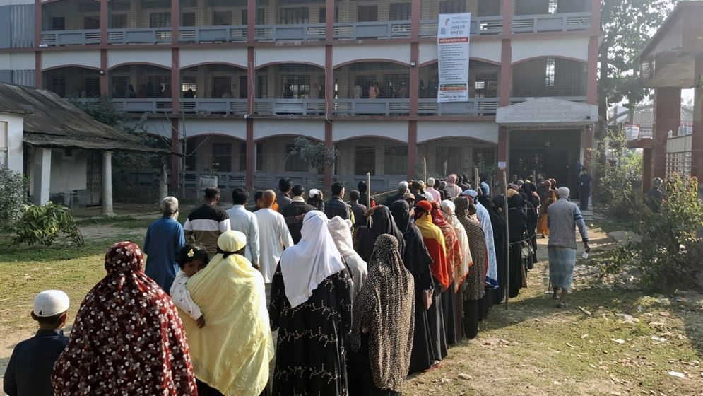 ৫৪ বছরের প্রথা ভেঙে প্রথম ভোট দিলেন রূপসা দক্ষিণ ইউনিয়নের নারীরা