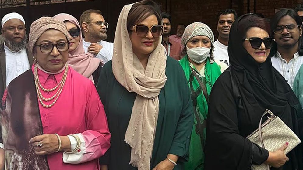 ভোট দিলেন তিন বোন সুচন্দা ববিতা ও চম্পা