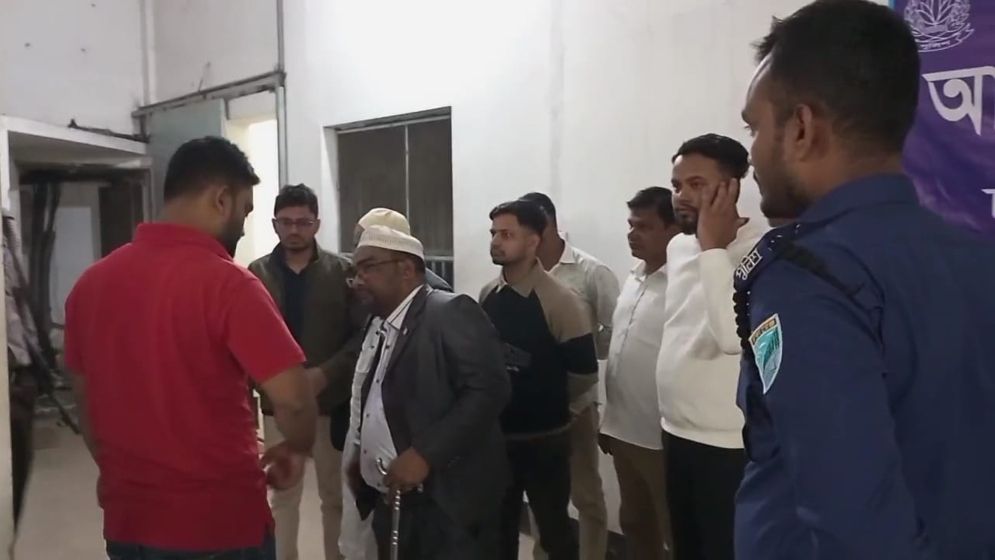 আশুলিয়ায় ভোটকেন্দ্র দখলচেষ্টার অভিযোগ, বিএনপির ১৩ নেতাকর্মী আটক
