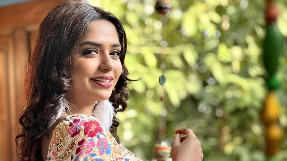 ‘যোগ্য নেত্রী হারালে, কাঁদতে হবে আড়ালে’, অভিনেত্রী হিমির পোস্টে হাসির বন্যা