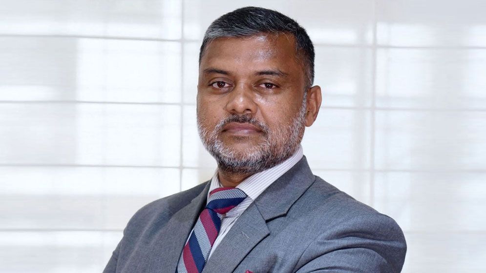 হারার আভাস পেয়ে ফেসবুকে স্ট্যাটাস শিশির মনিরের