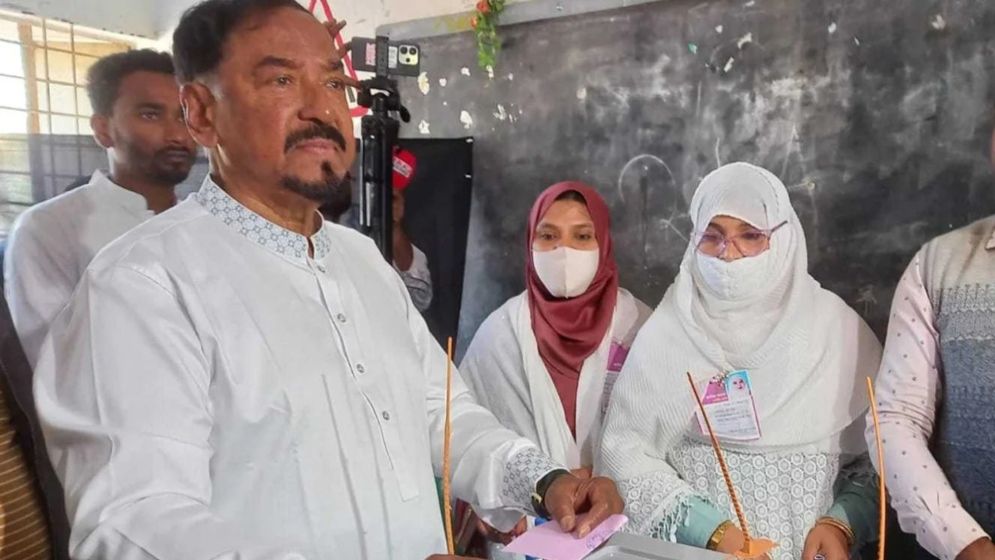 ভোট দিলেন বিএনপি নেতা মেজর হাফিজ, বললেন ‘পরিবেশ সুন্দর’