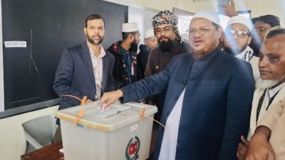 ভোট দিলেন ইসলামী আন্দোলন বাংলাদেশের আমির