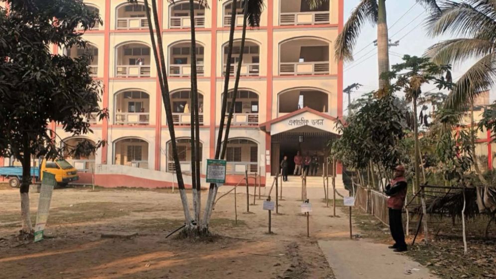 নান্দাইলের বিভিন্ন কেন্দ্রের ভোটারদের উপস্থিতি নগণ্য