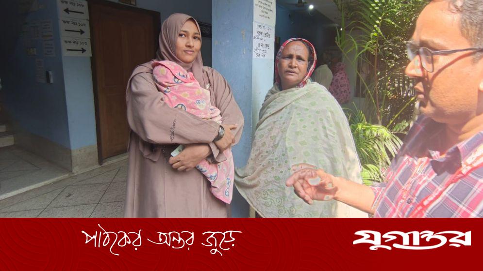 দুই মাসের শিশু কোলে নিয়ে ভোট দিলেন ফারজানা, নির্বাচন কেন্দ্রে বিশেষ সহায়তা