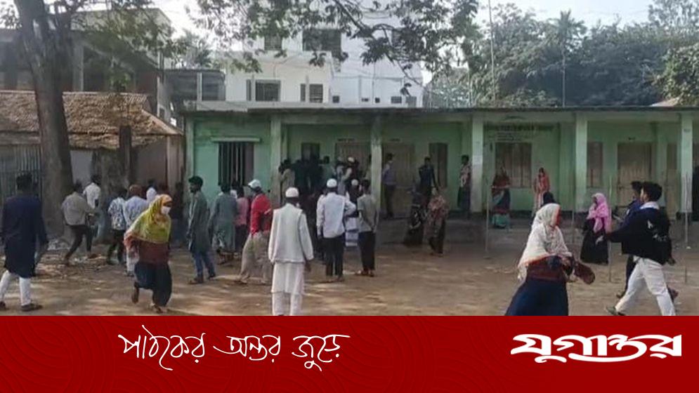 ব্রাহ্মণবাড়িয়ার ভোটকেন্দ্রে বিএনপি জোট ও স্বতন্ত্র প্রার্থীর সমর্থকদের হাতাহাতি