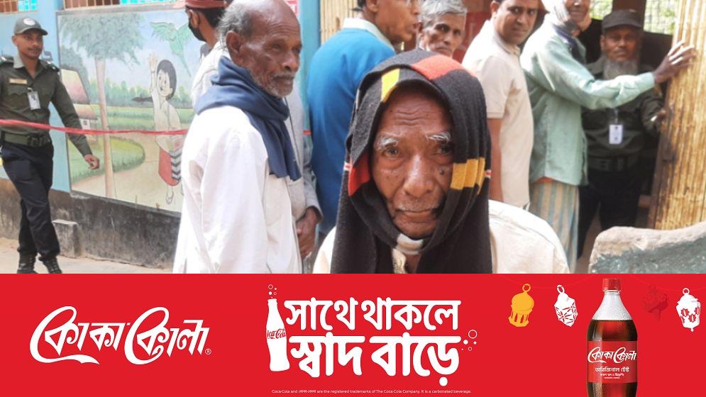 ১০৯ বছর বয়সেও লাঠিতে ভর দিয়ে ভোট দিলেন চট্টগ্রামের ধর্মরাজ দে