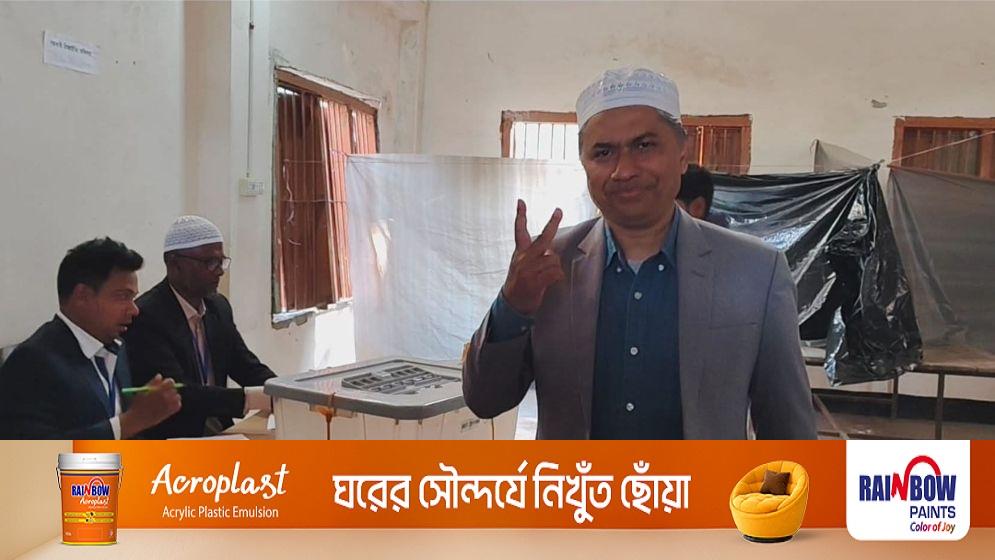 পটুয়াখালীতে স্বতন্ত্র প্রার্থী হাসান মামুনের ভোট প্রদান, নির্বাচন বানচালের অভিযোগ