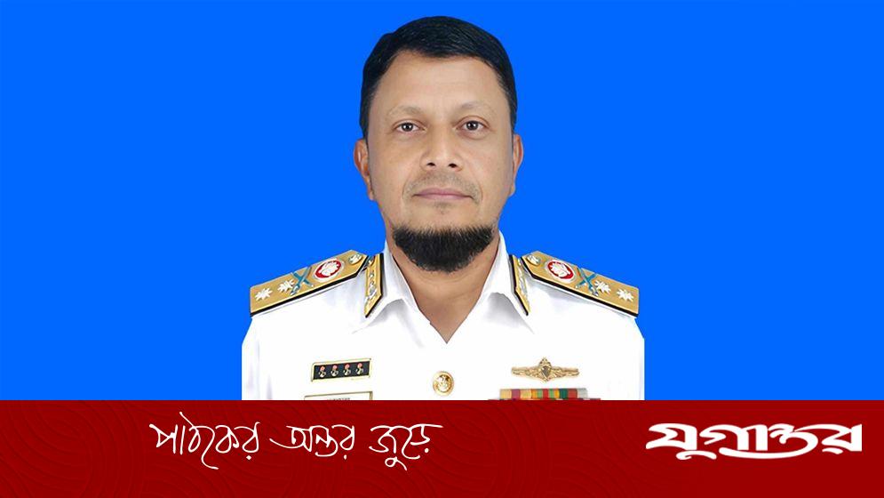 ত্রয়োদশ জাতীয় সংসদ নির্বাচনে ভোট দিলেন নৌ-বাহিনী প্রধান এডমিরাল এম নাজমুল হাসান