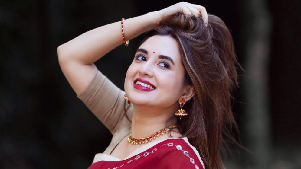 আমি প্রফেশনালি ছোটবেলা থেকেই গান শিখেছি: তানিয়া বৃষ্টি
